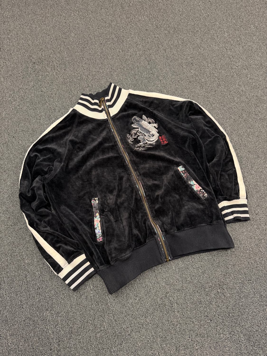 L) 카라쿠리 타마시 빈티지 잉어 자수 벨벳 져지 상품이미지1