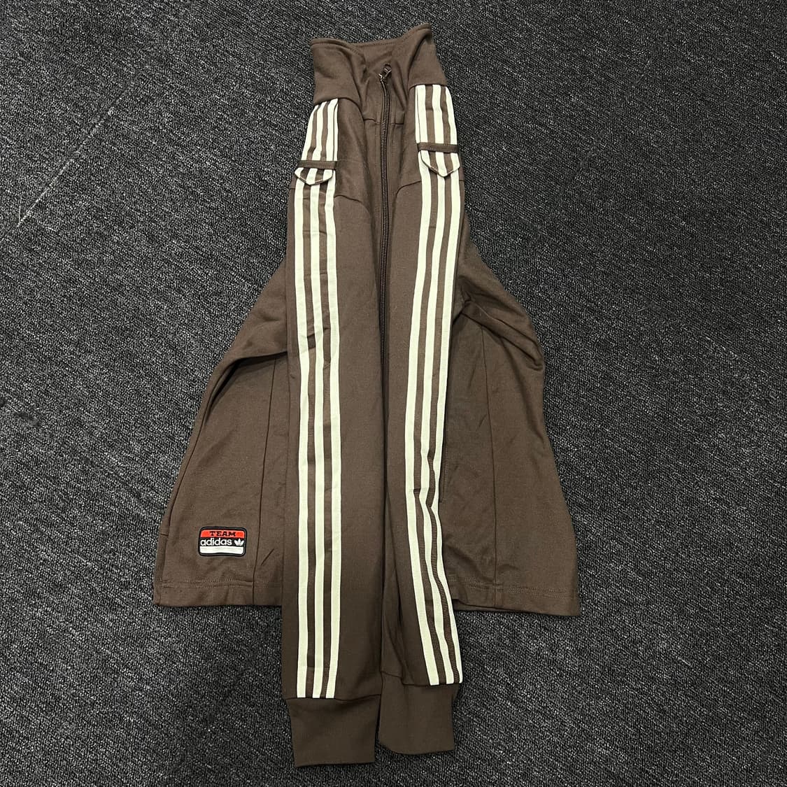 아디다스 초코브라운 견장 디테일 유니크 대장 져지 상품이미지7