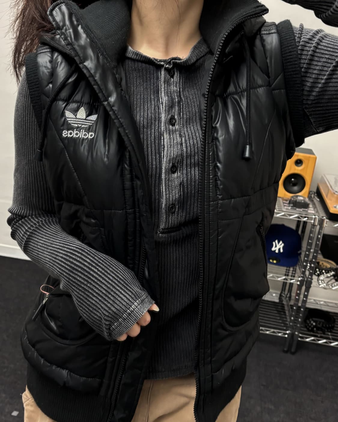 아디다스 00s 유광 글로시 패딩 베스트 상품이미지1