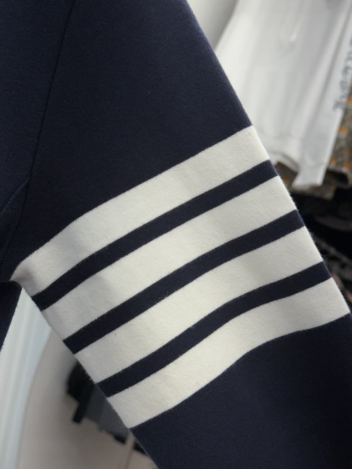 [3] 톰브라운 사선완장 맨투맨 상품이미지3