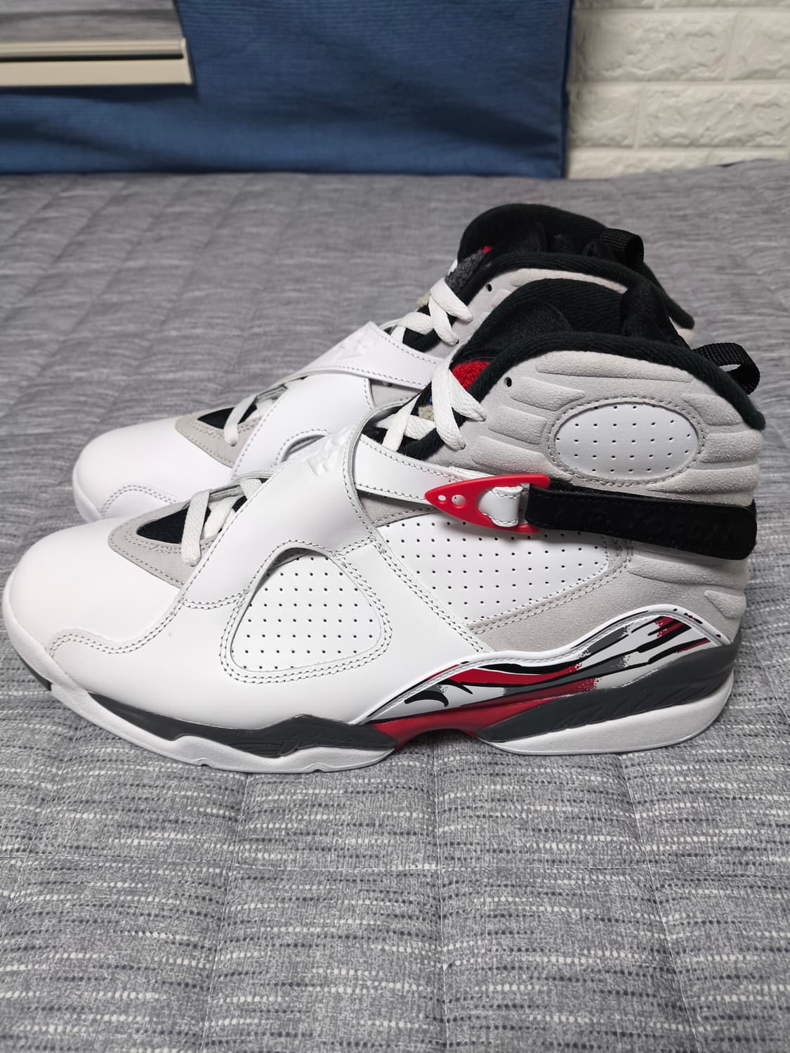 [290] 나이키 조던8 벅스버니 2025 상품이미지3