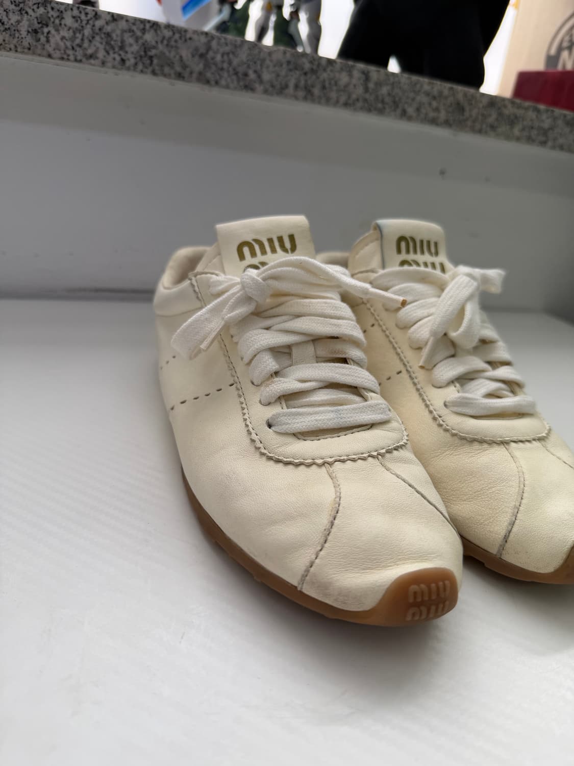 정품) 미우미우 여성 플룸 나파가죽 스니커즈 36 상품이미지3