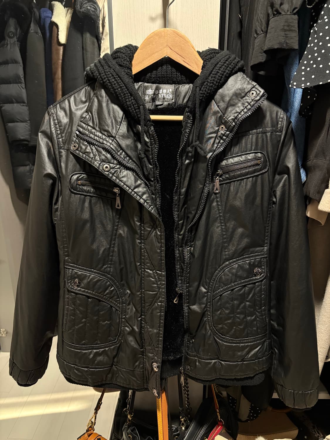 블랙 후드 점퍼 (뒷부분 리본 포인트 ♡) 상품이미지1