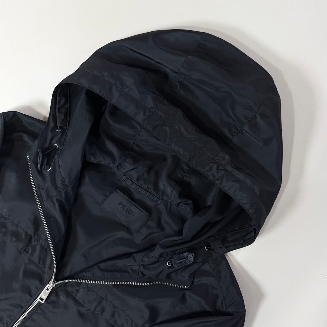 [50/당일출고]프라다 삼각로고 바람막이 상품이미지3