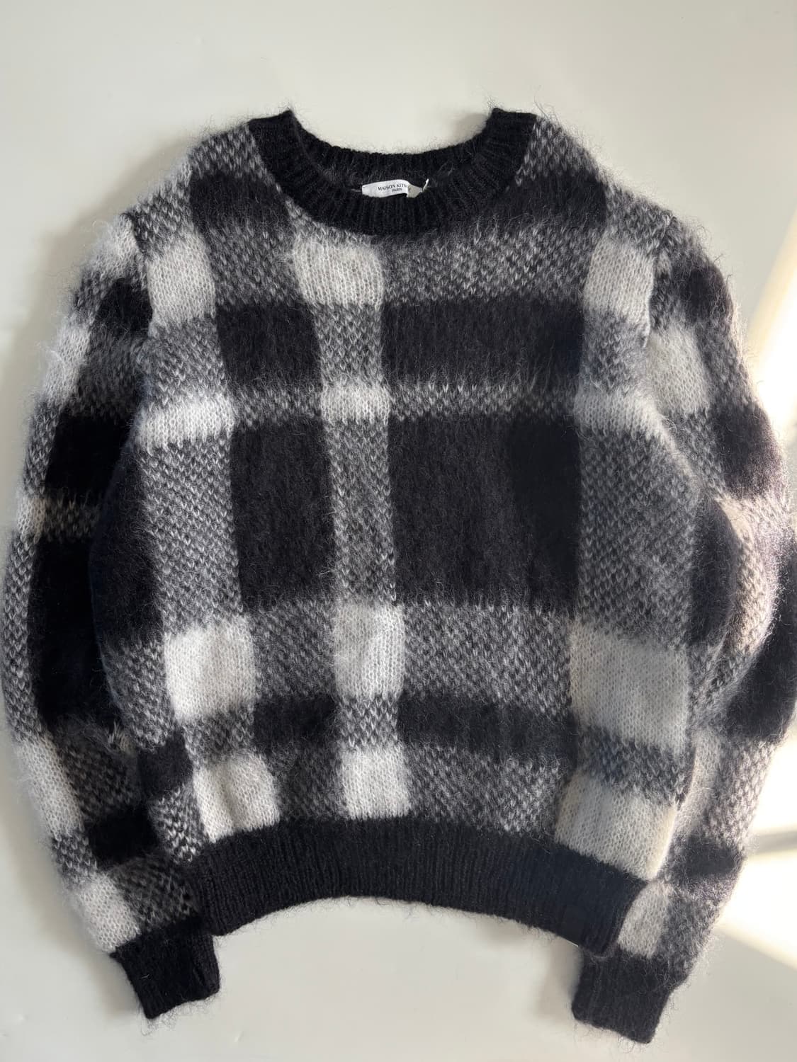 Maison Kitsune 메종키츠네 브러시드 모헤어 체크 니트 상품이미지3