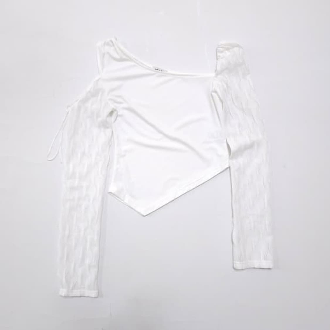 힐다 컷아웃 웨이브 슬리브 긴팔 탑 티셔츠 언발란스 화이트 시스루 상품이미지2