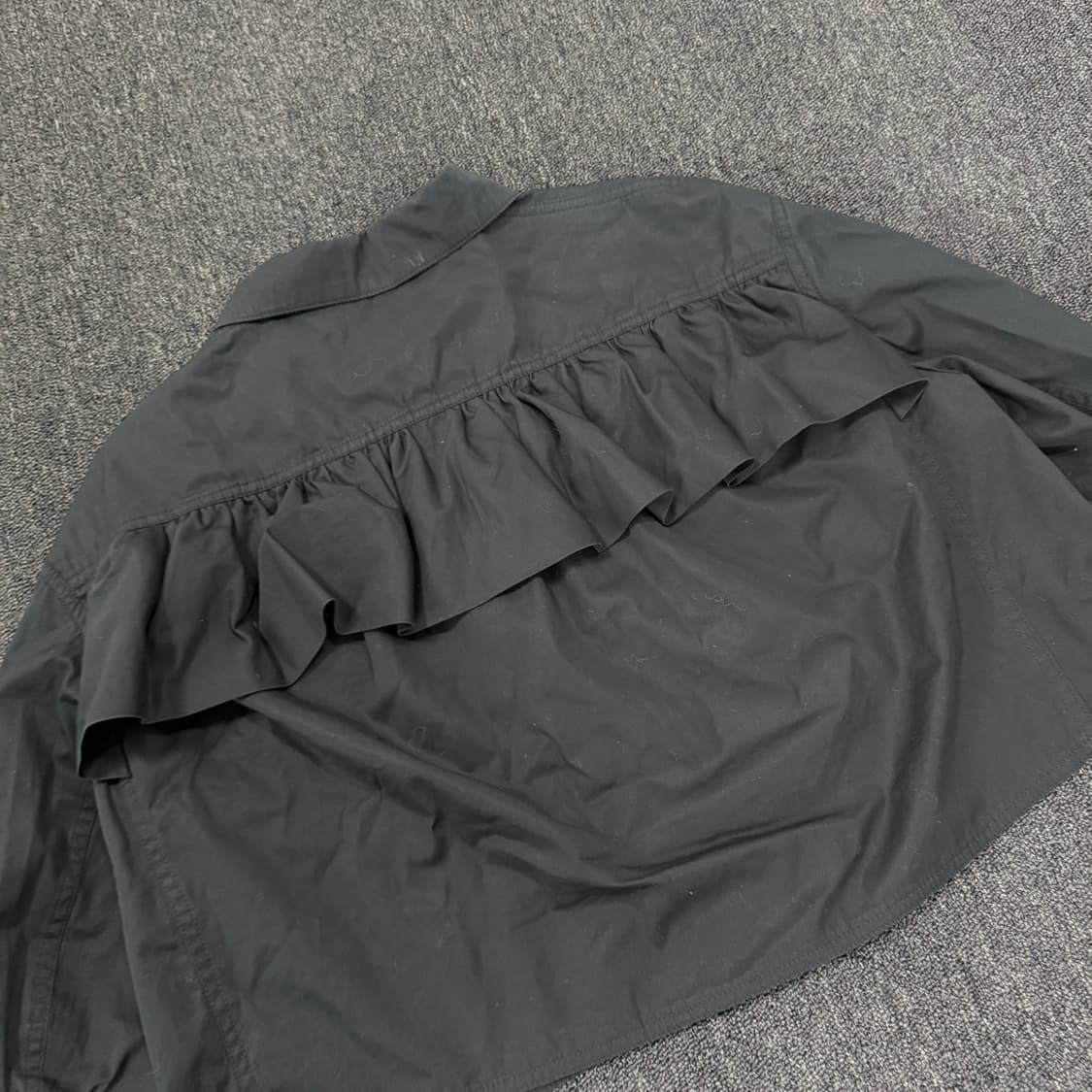 드리스반노튼 백 프릴 디테일 크롭 자켓 상품이미지5