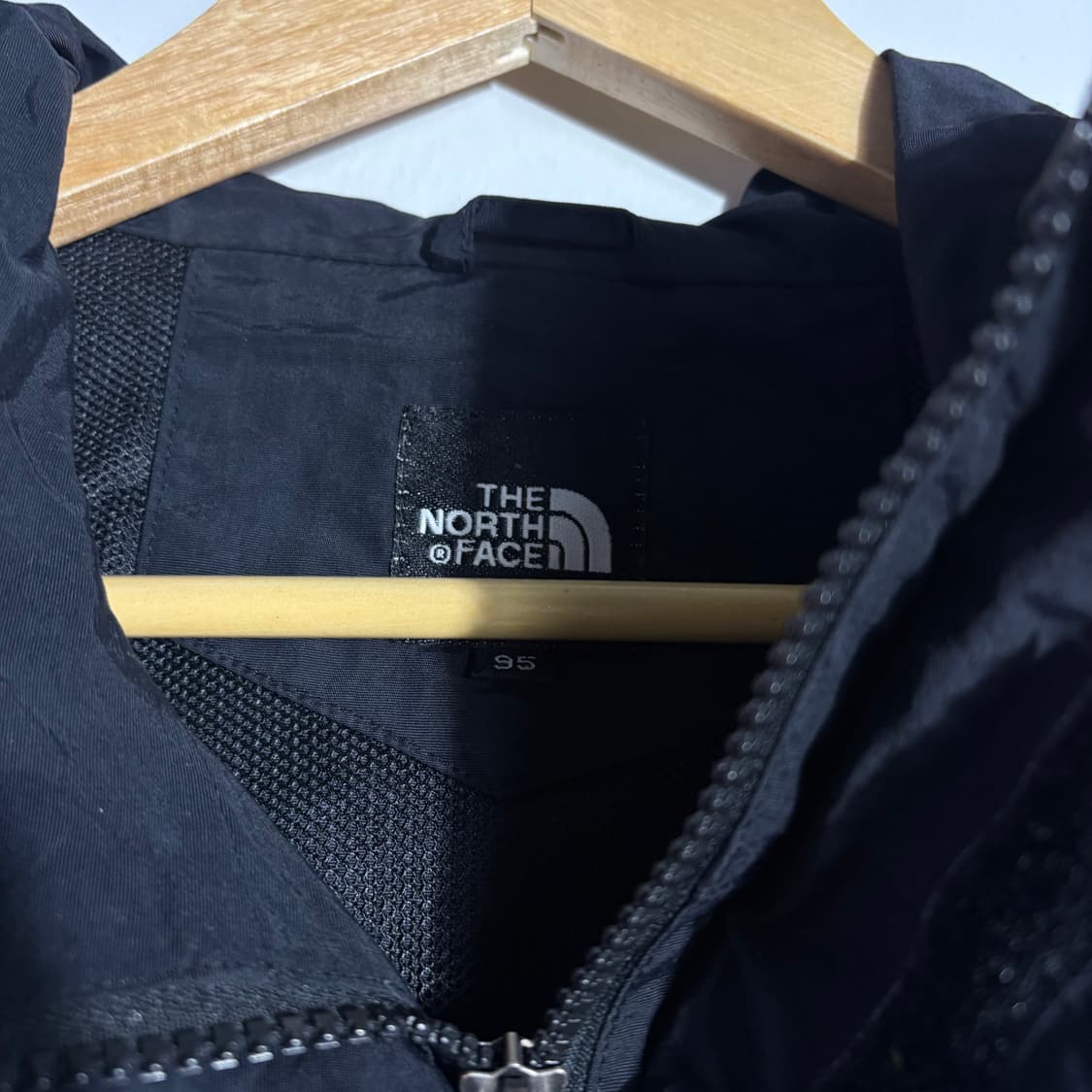 노스페이스 블랙 로고 후드 바람막이 자켓 (무료배송) 상품이미지5