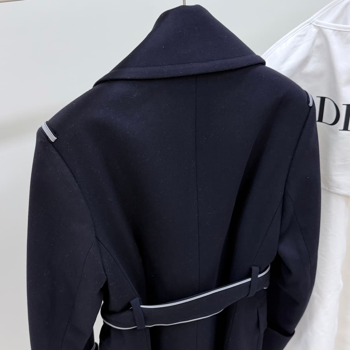 [S+급/48] 디올 파이핑 벨트 코트 블랙 상품이미지5