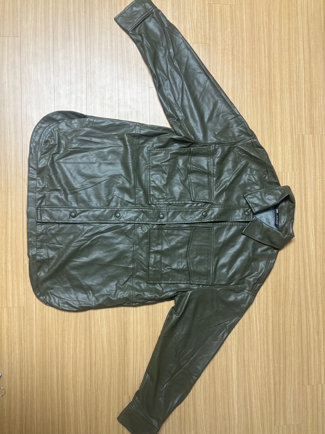 자라 카키 페이크 레더 셔츠 상품이미지4