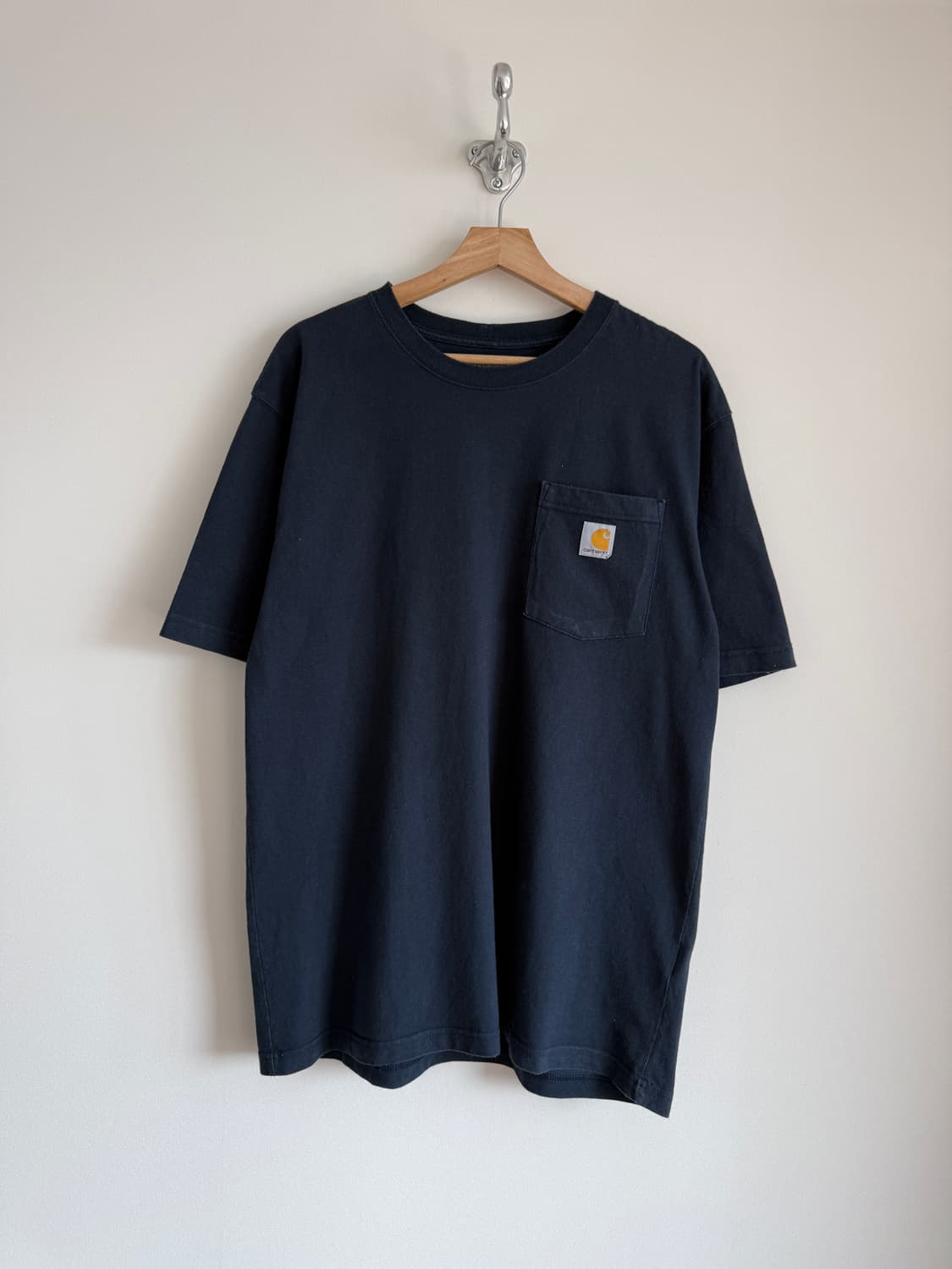 칼하트(Carhartt) 포켓 반팔 티셔츠(네이비) 상품이미지1