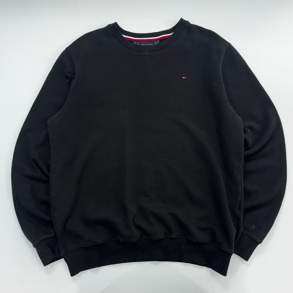 Tommy Hilfiger 타미힐피거 스몰로고 블랙 맨투맨 상품이미지3