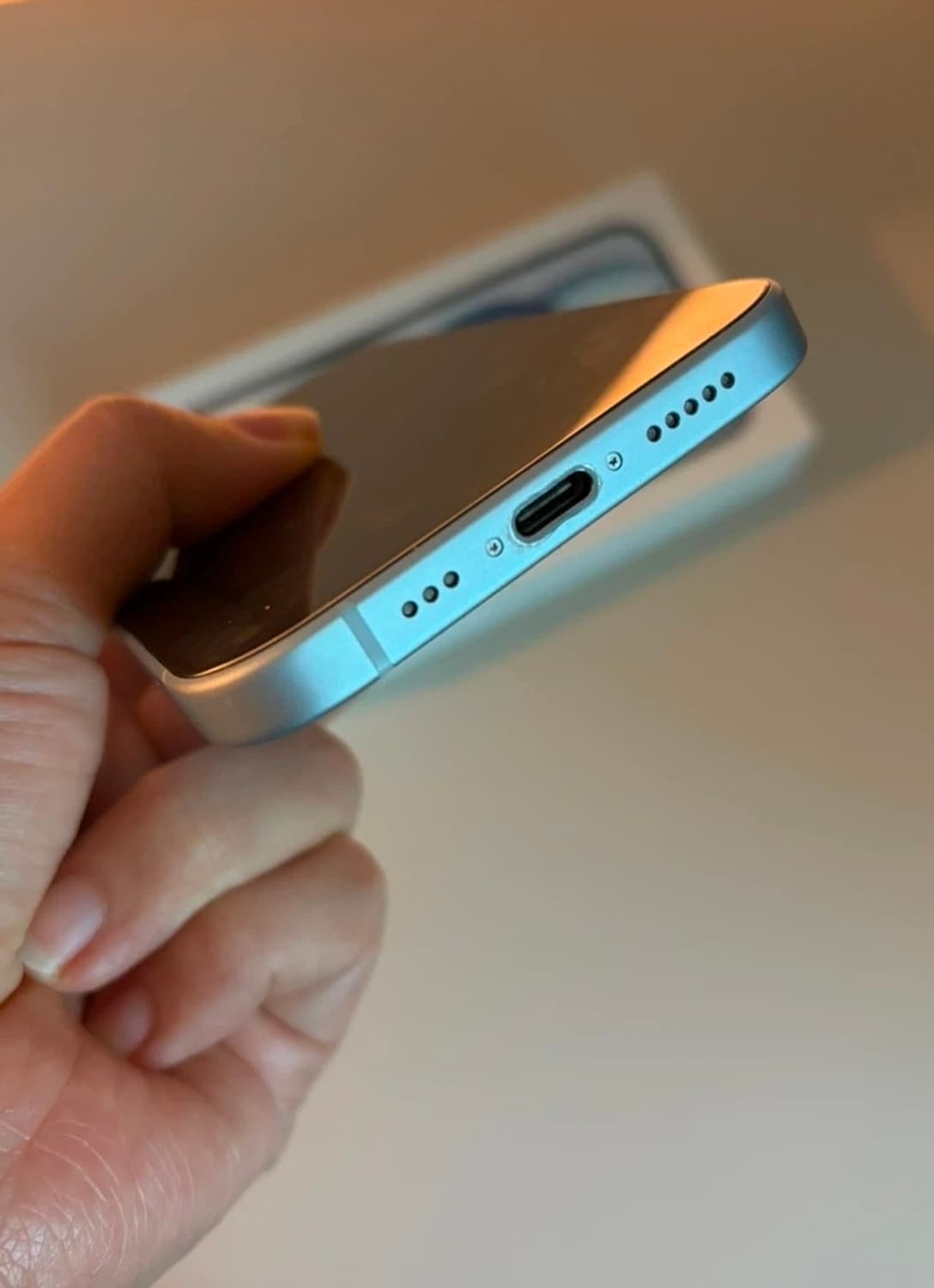 아이폰 15 블루 256 카메라무음 상품이미지6