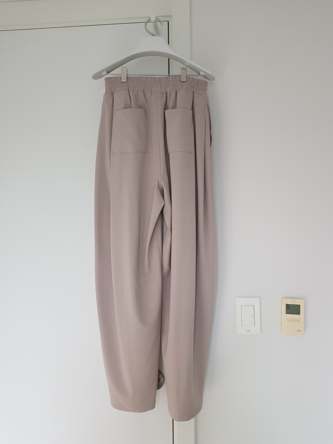 [2] 비긴202 멀티 플리츠 밴딩 슬랙스 스모크 크림 상품이미지2