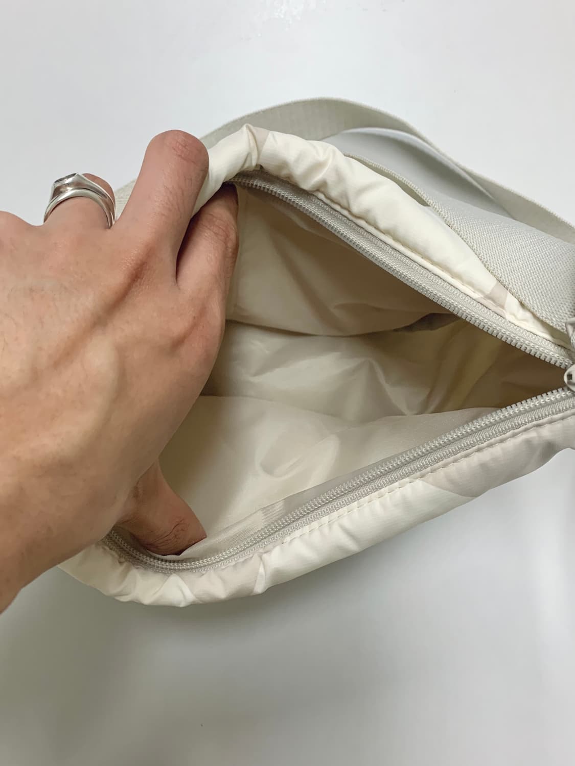 마리메꼬 유니클로 미니 숄더백 (right grey) 상품이미지6