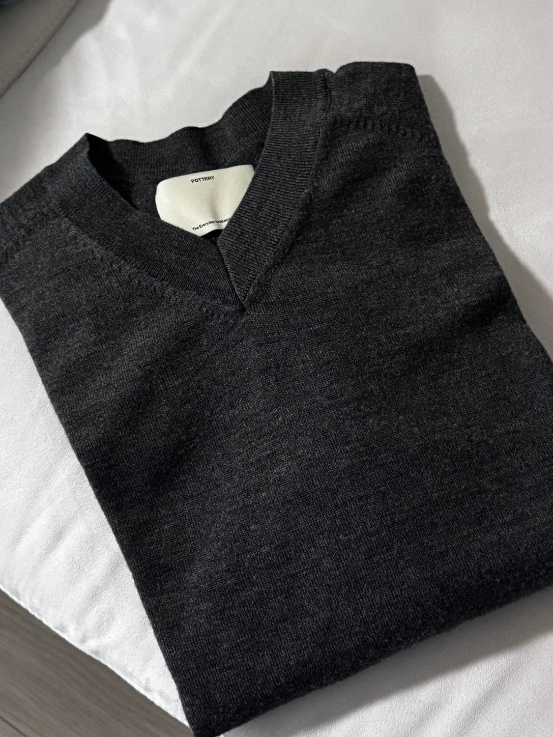 포터리 하드 트위스트 브이넥 니트 3  상품이미지1