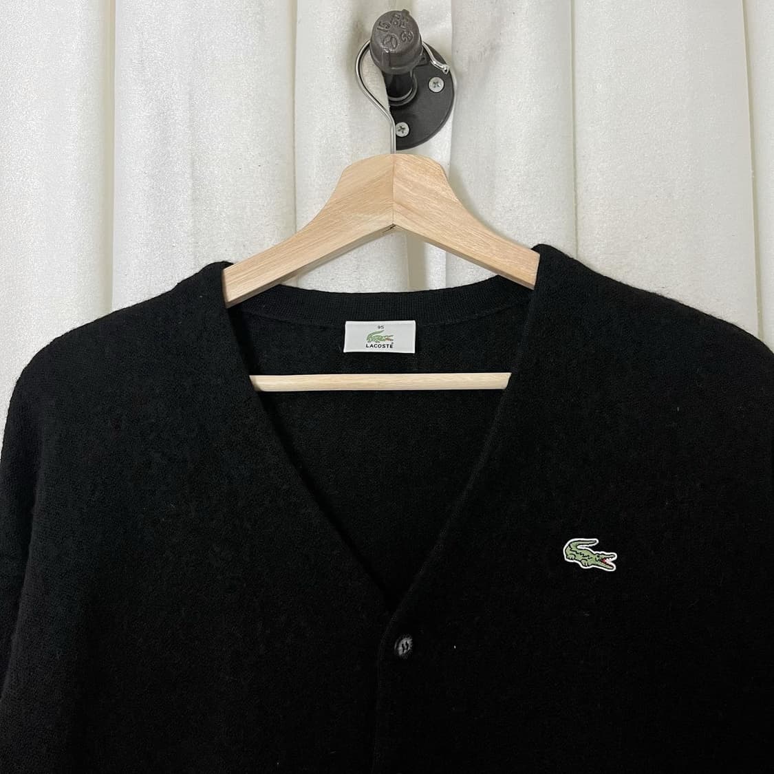 라코스테 블랙 자수로고 브이넥 가디건 상품이미지2
