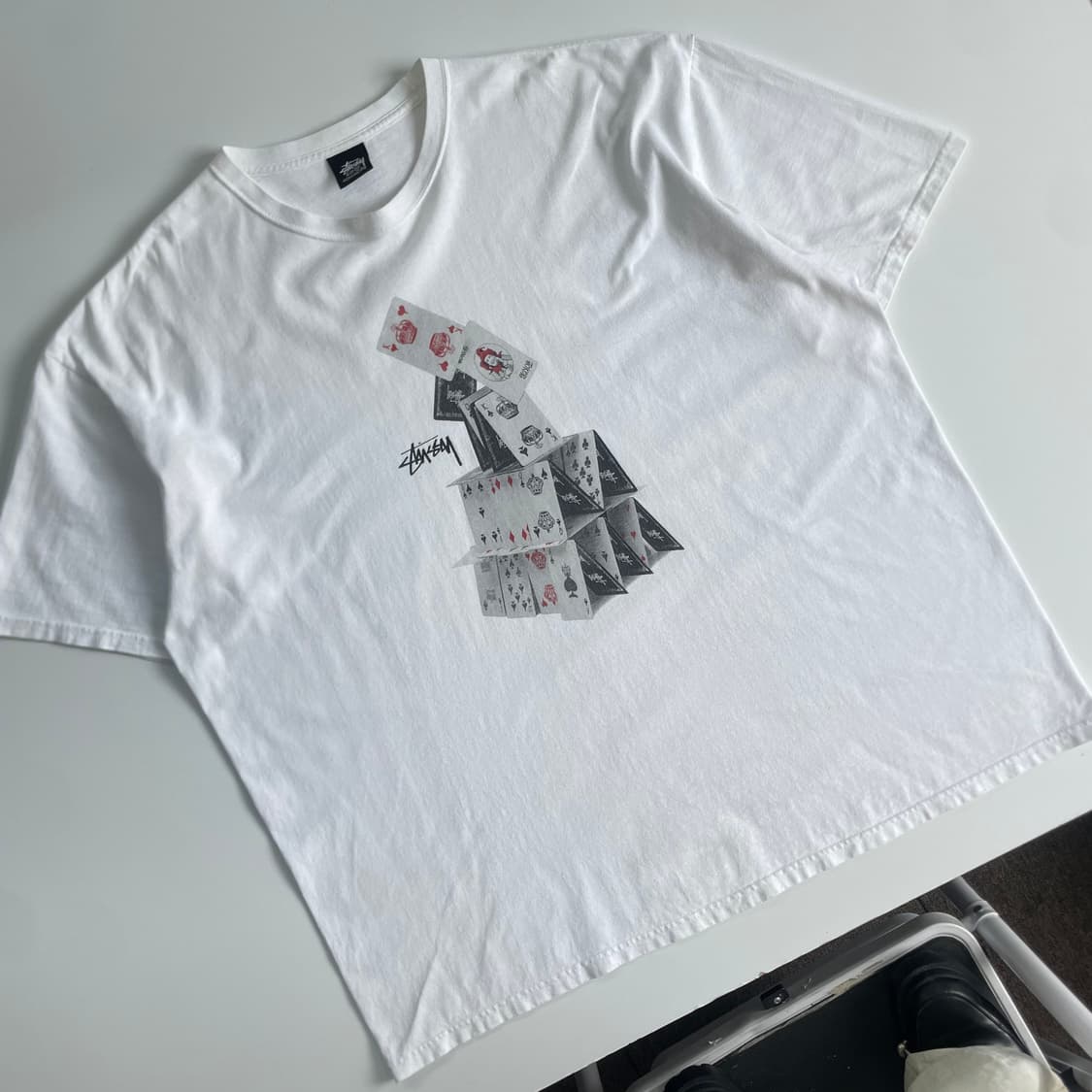 Stussy  스투시 카드 프린팅 화이트 반팔 티셔츠 상품이미지2