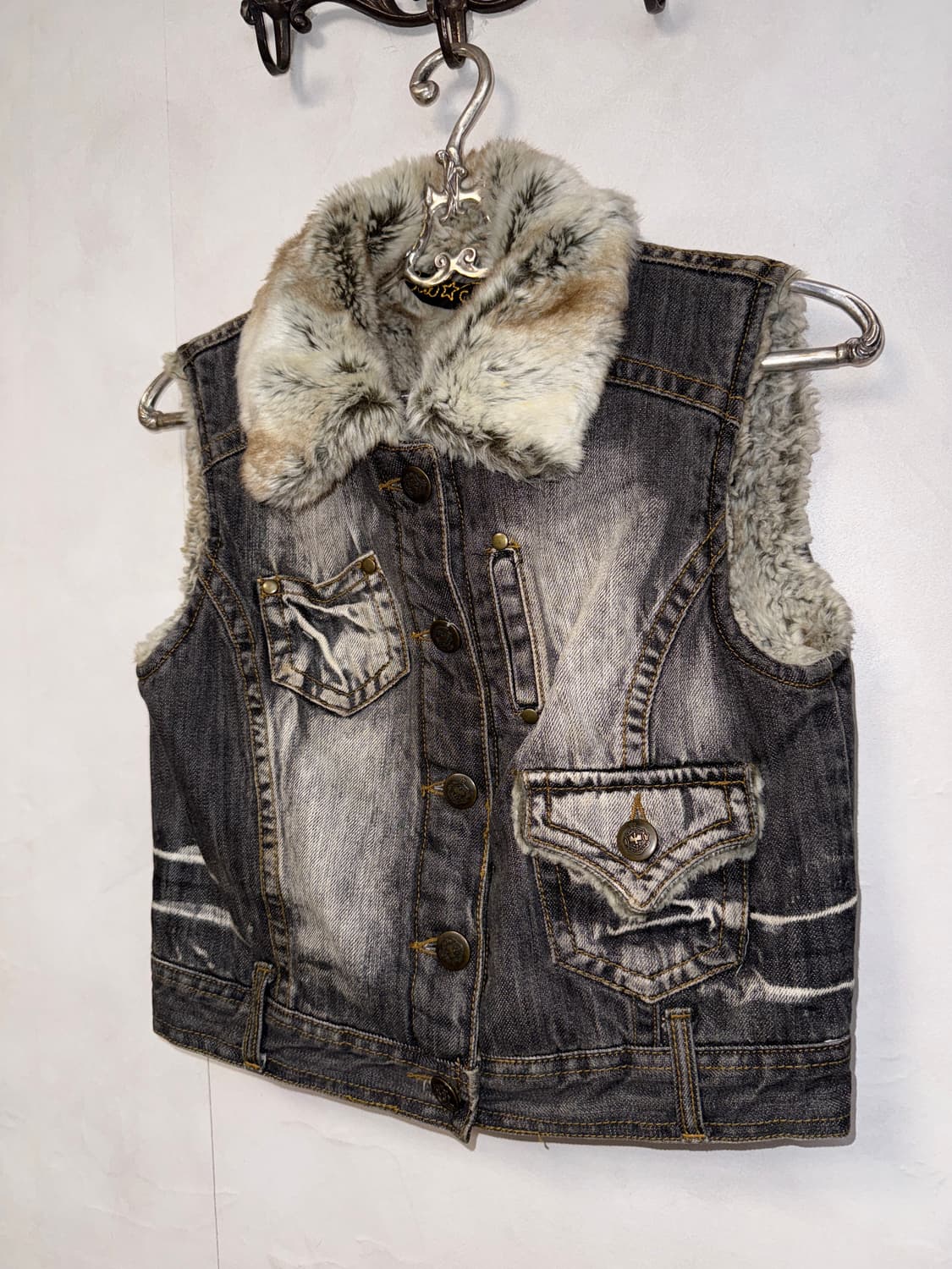 Washing gray denim button fur vest 상품이미지2