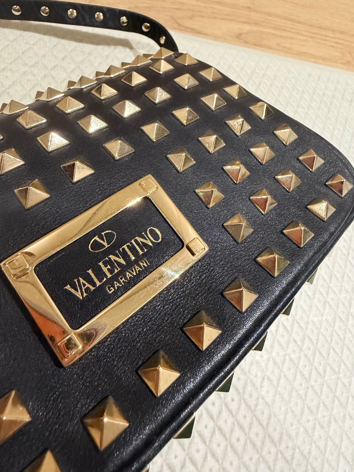 발렌티노 스터드 미니크로스백 상품이미지4