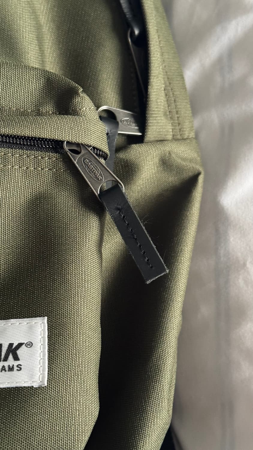 이스트팩 X 빔즈 패디드 패커 XL 올리브 상품이미지5