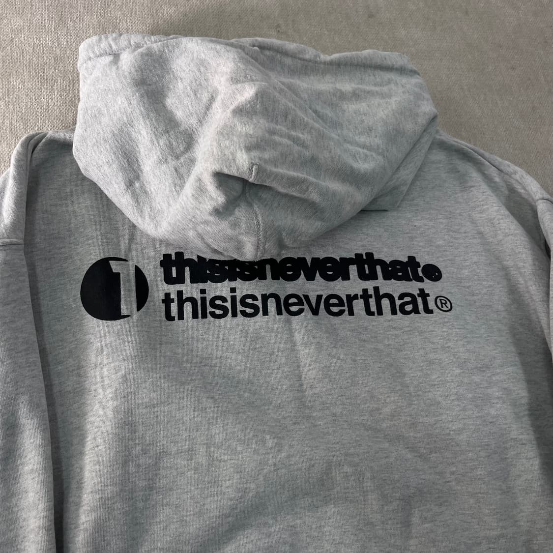 105 디스이즈네버댓 백로고 그레이 코튼 후드티 상품이미지6