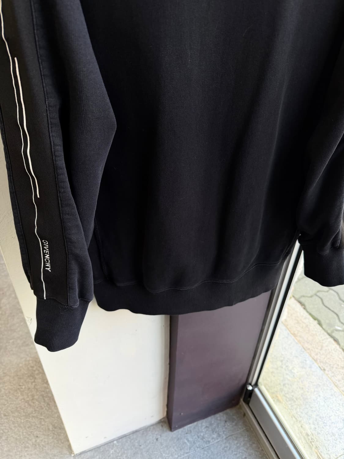 L/ 지방시 사이드로고 라인 맨투맨 상품이미지8