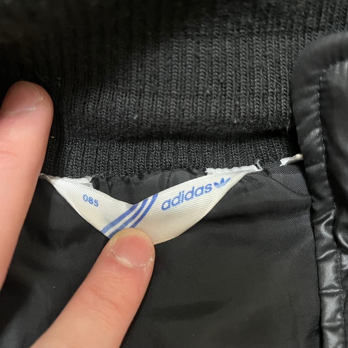 아디다스 여성 실버 로고 블랙 패딩 조끼 85사이즈 상품이미지4