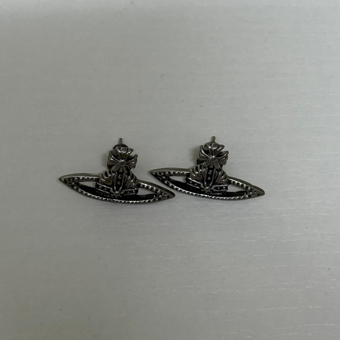 비비안웨스트우드 고딕 팬던트 귀걸이 상품이미지2