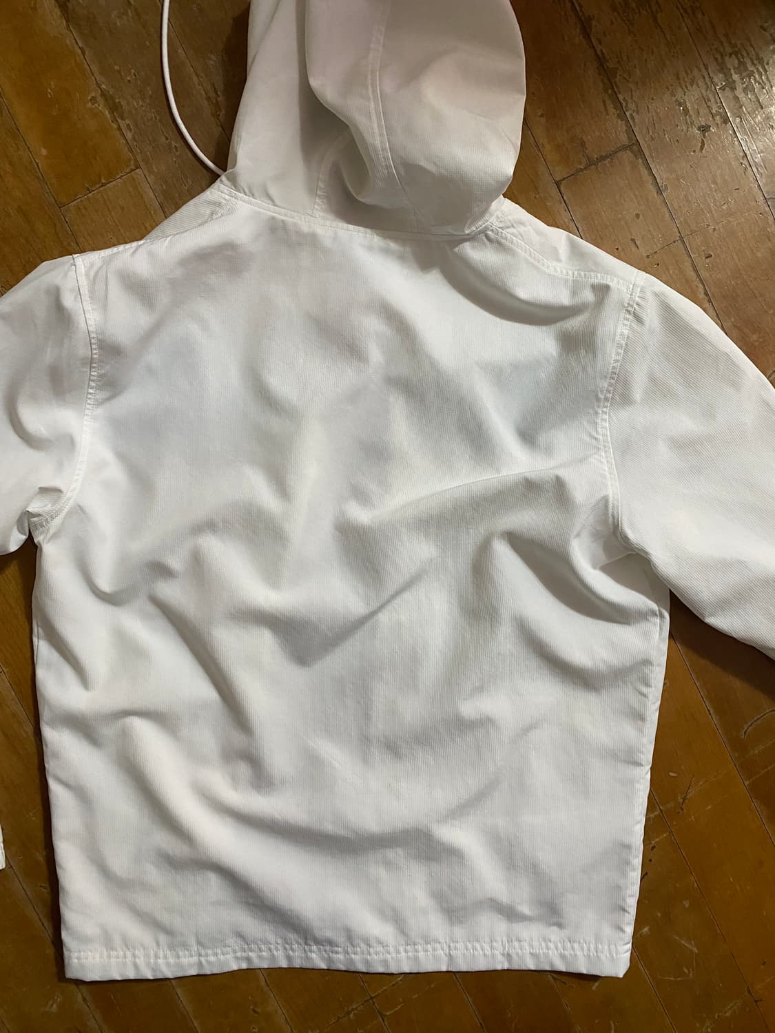 언더아머 화이트 바람막이 M (100) 상품이미지6