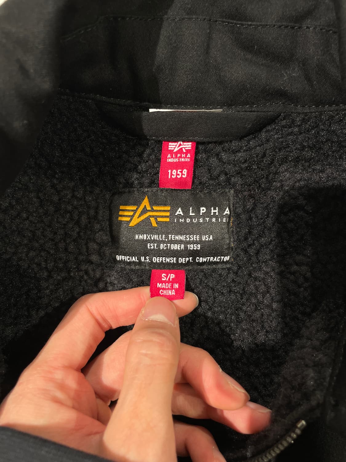 알파 인더스트리 블랙 cwu 쉐르파 라인드 유틸리티 봄버 자켓 상품이미지7