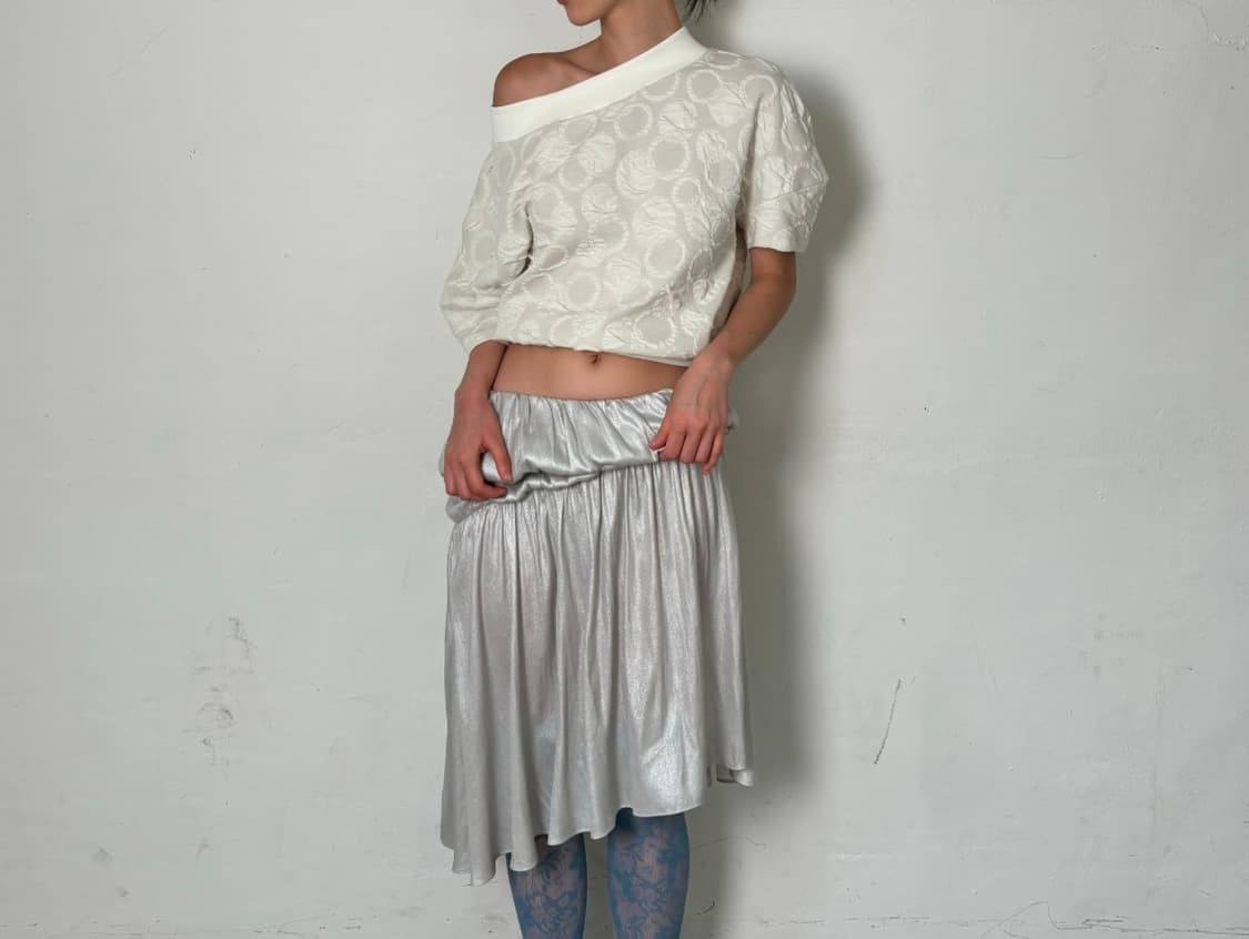 빼쉬쁠라뜨 Dot embo unbalance sweatshirts 상품이미지1