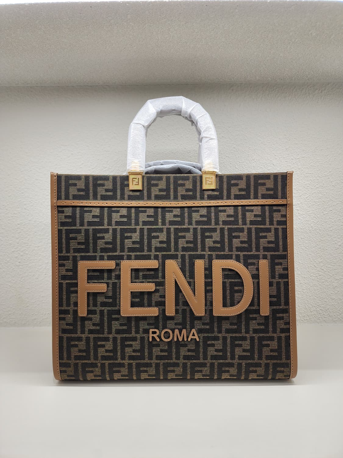 펜디 8BH386 선샤인 패브릭 토트 숄더백 미듐 브라운 상품이미지1