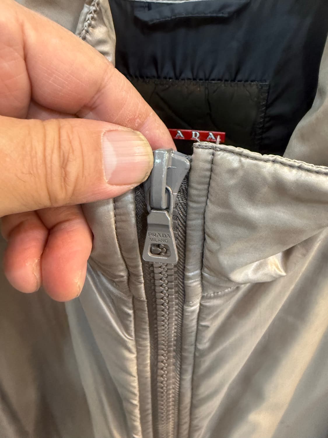 50/100-105 정품 프라다 경량패딩 팝니다 상품이미지2
