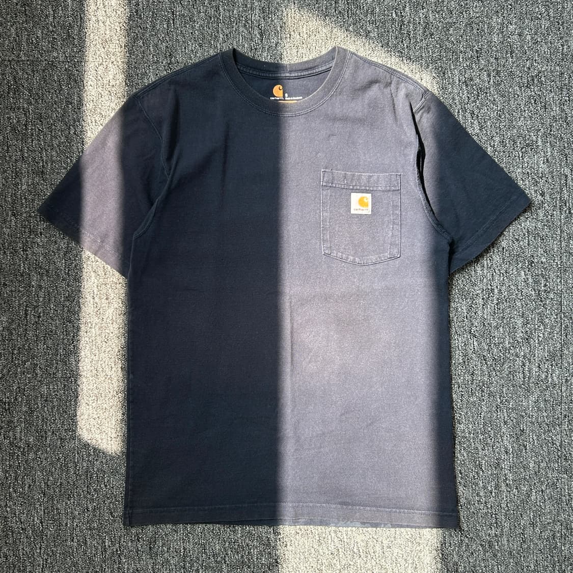 칼하트 오리지널핏 네이비 포켓 반팔티셔츠 상품이미지1