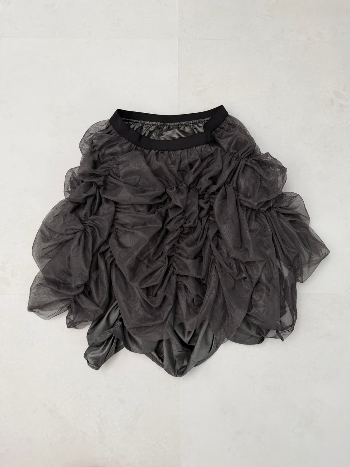 차콜 시스루 셔링 미디 스커트  상품이미지4