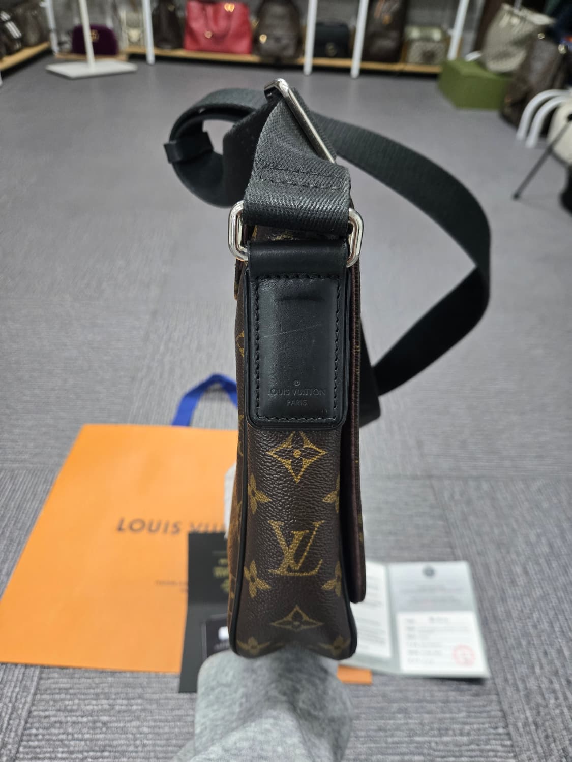[특가][정품] 루이비통 디스트릭트 크로스백 상품이미지3