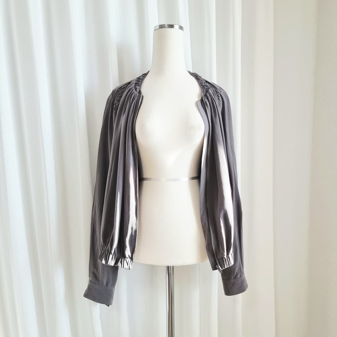 아떼 바네사브루노 실크100% 집업가디건 (55-66/표기36) 상태최상 상품이미지4