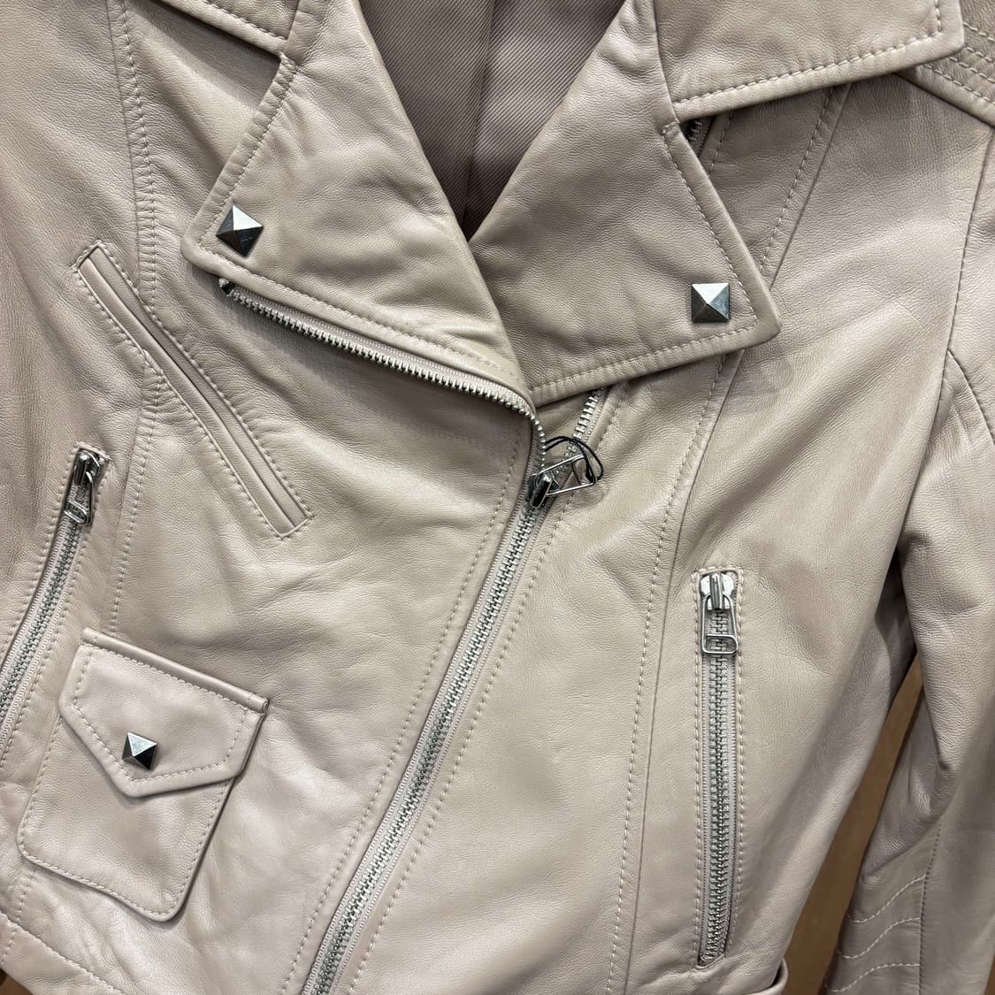 JPN 빈티지 크롭 레더 라이더 자켓 사선 지퍼 스터드 디테일 베이지 상품이미지6