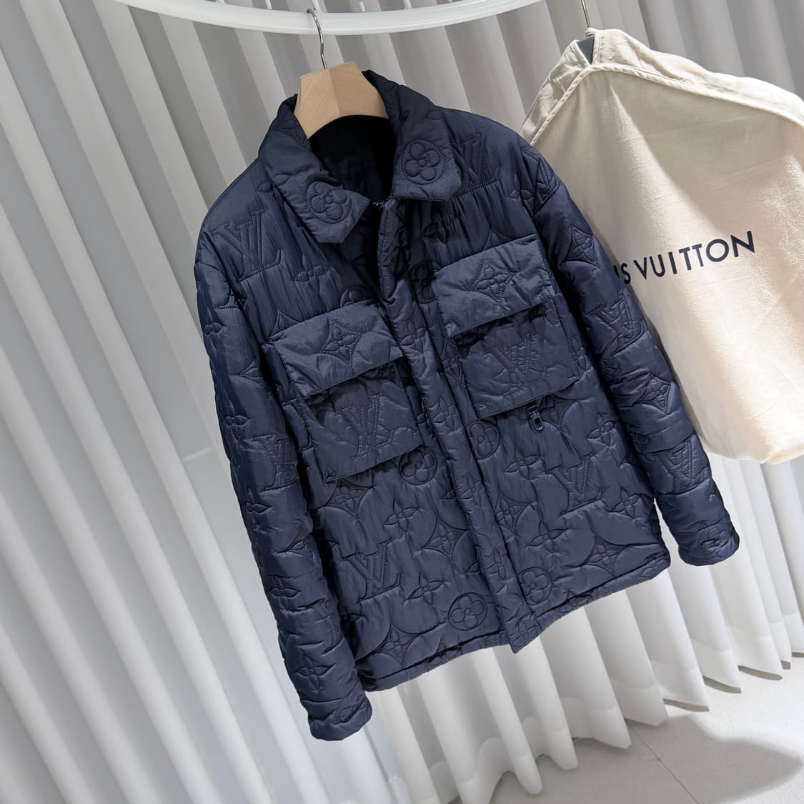 (A+/50) / 루이비통 모노그램 라이트 패디드 블루종 퀄팅 패딩 자켓 상품이미지3