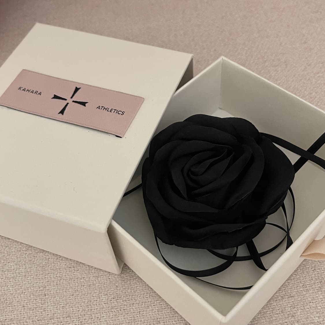 새상품 카하라 새틴 로즈 제트 블랙 발레 코어 발레리나 키링 상품이미지2