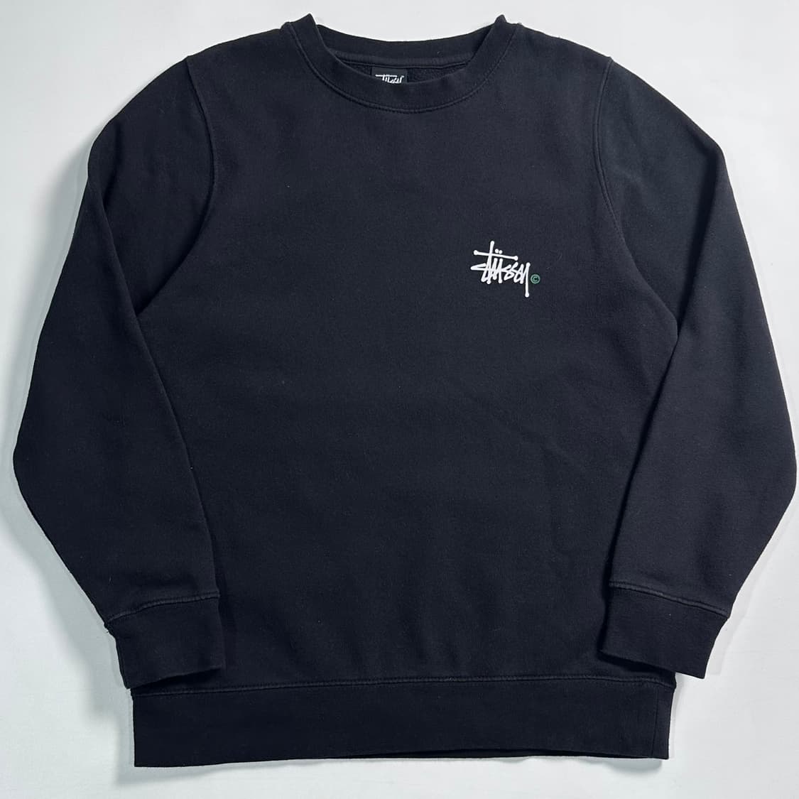 스투시 스탁로고 블랙 맨투맨   상품이미지1