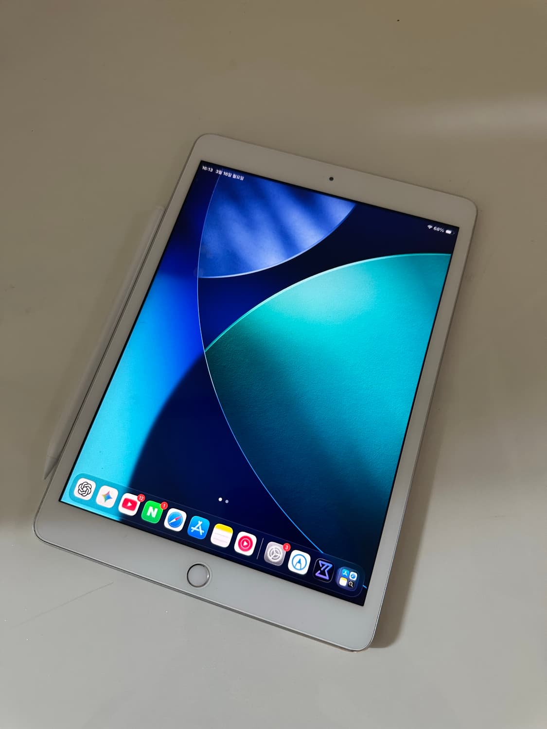 아이패드 8세대 32GB Wi-fi 실버 / 키보드 케이스 및 짭펜슬 상품이미지1