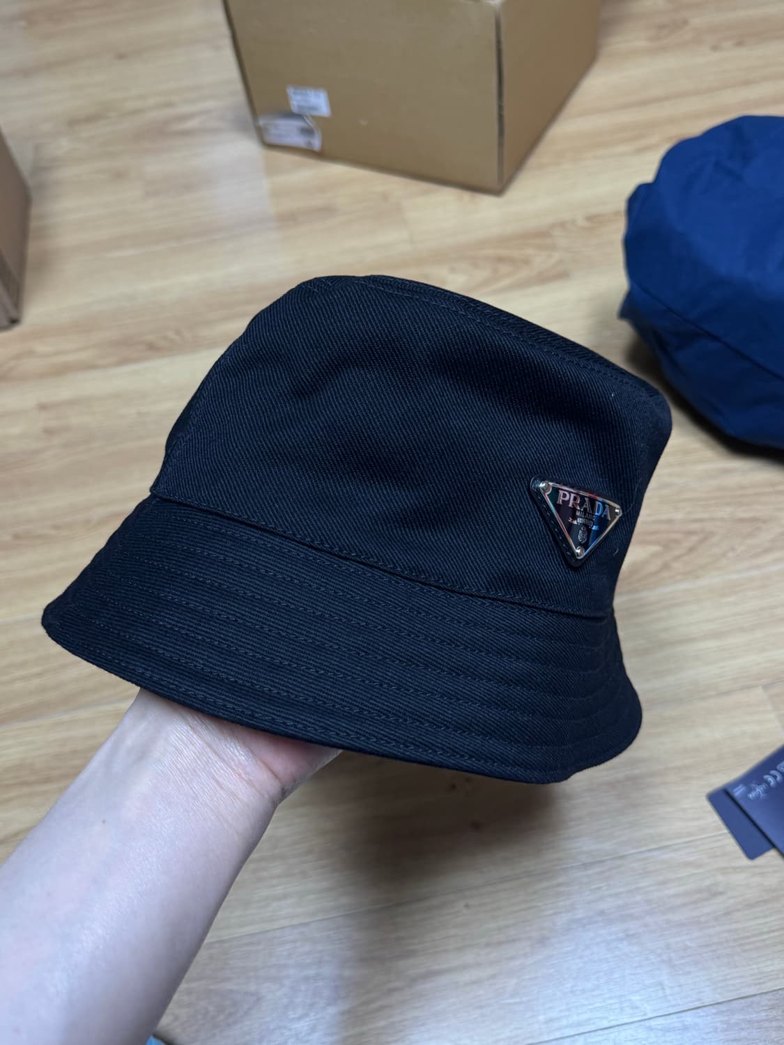 프라다 삼각드릴 코튼 버킷햇 블랙 L 상품이미지2