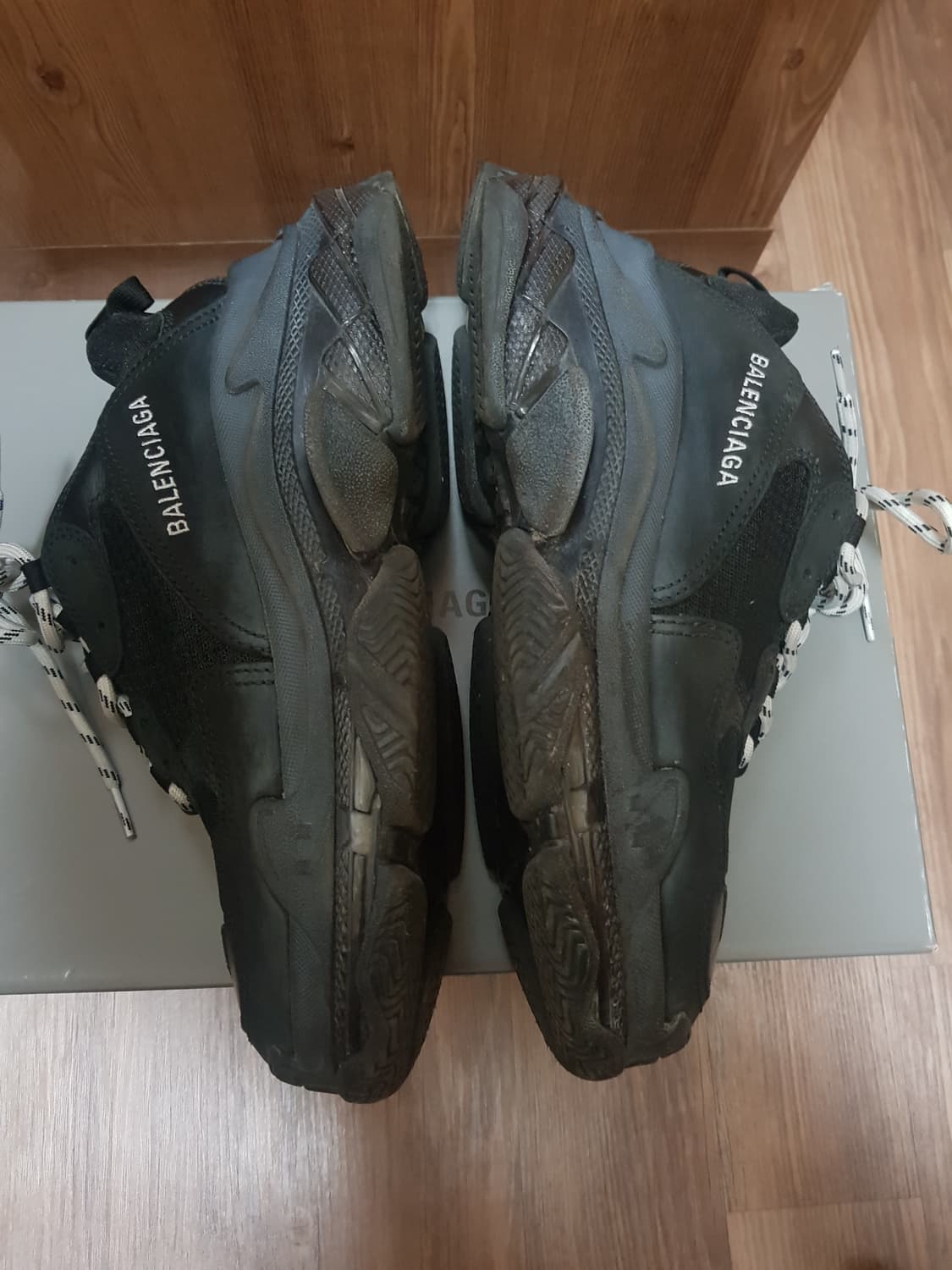 발렌시아가 트리플s 더티블랙 41e 상품이미지4