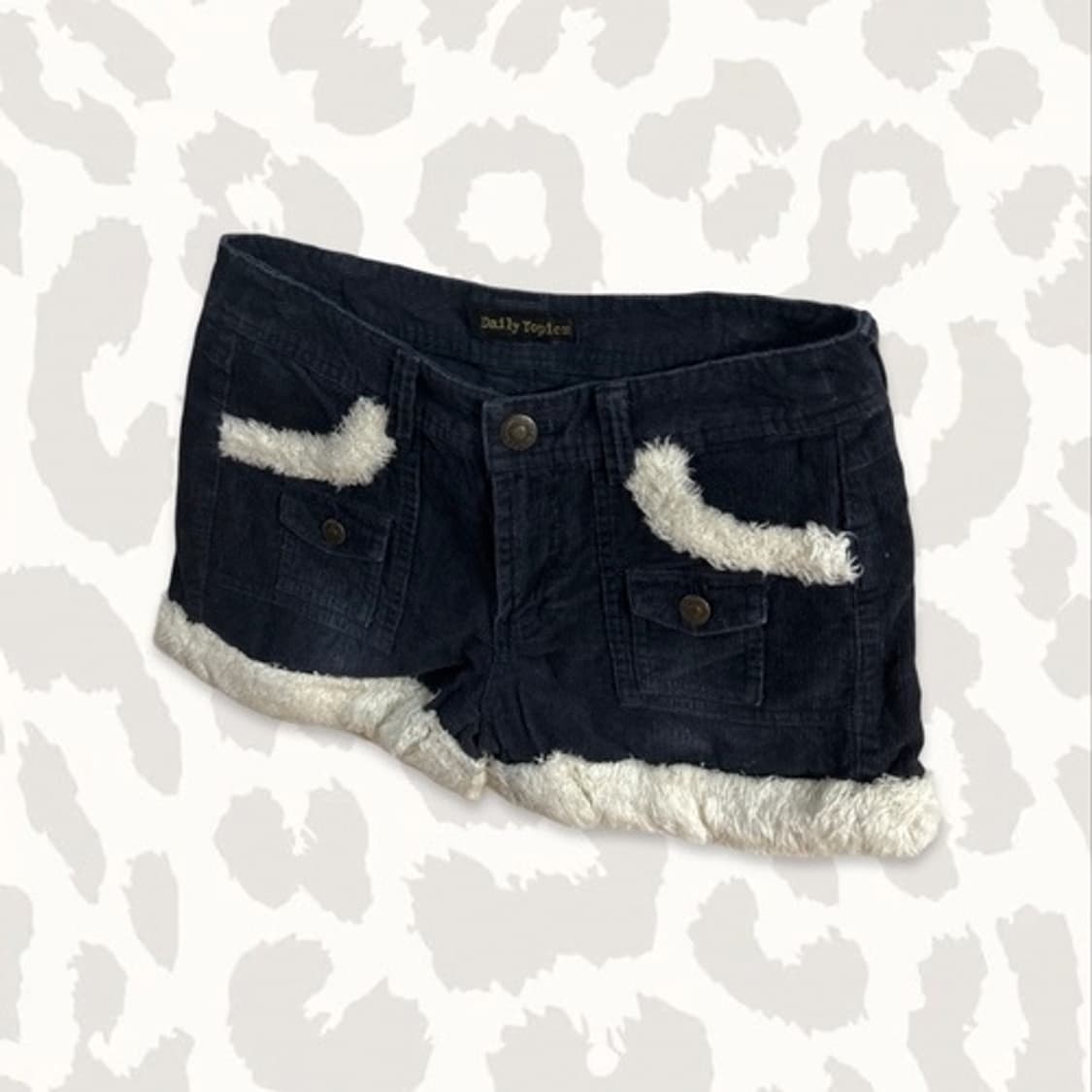 Daily topics gal white fur golden shorts 상품이미지2