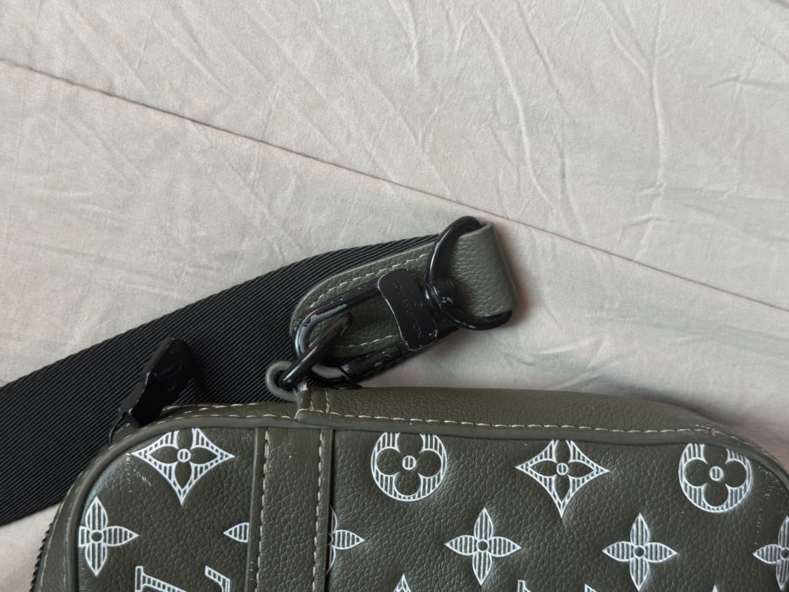 루이비통 쉐도우 모노그램 트리오 메신저백 상품이미지4