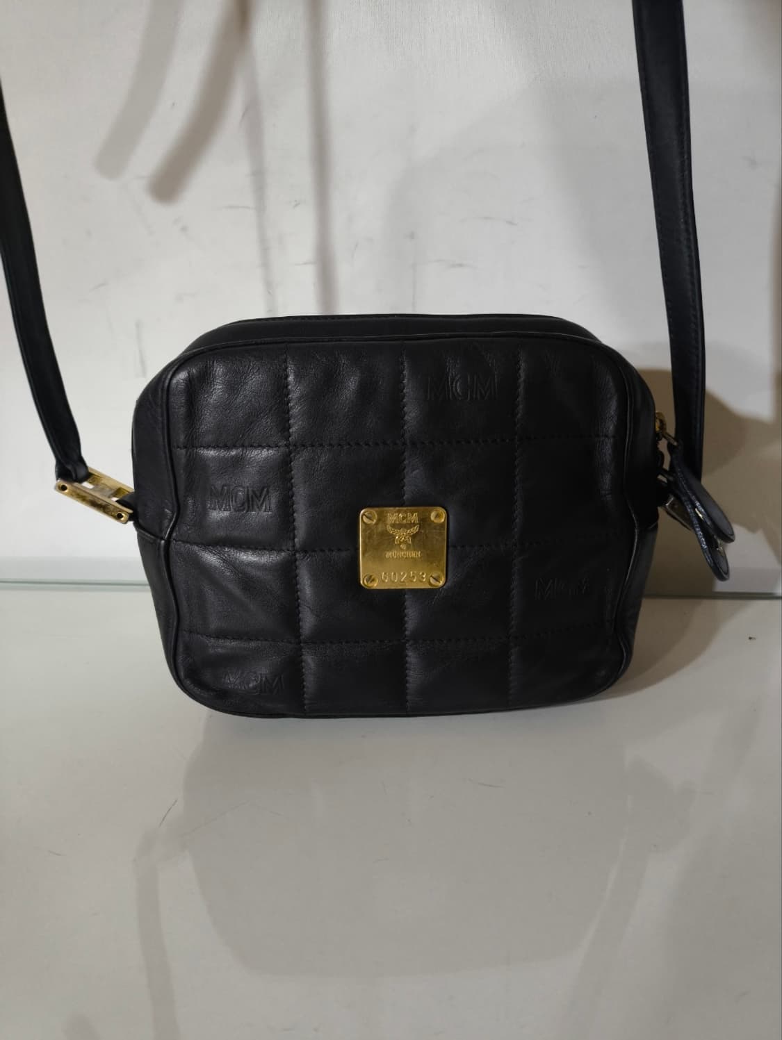 엠씨엠 미니 크로스백 상품이미지1