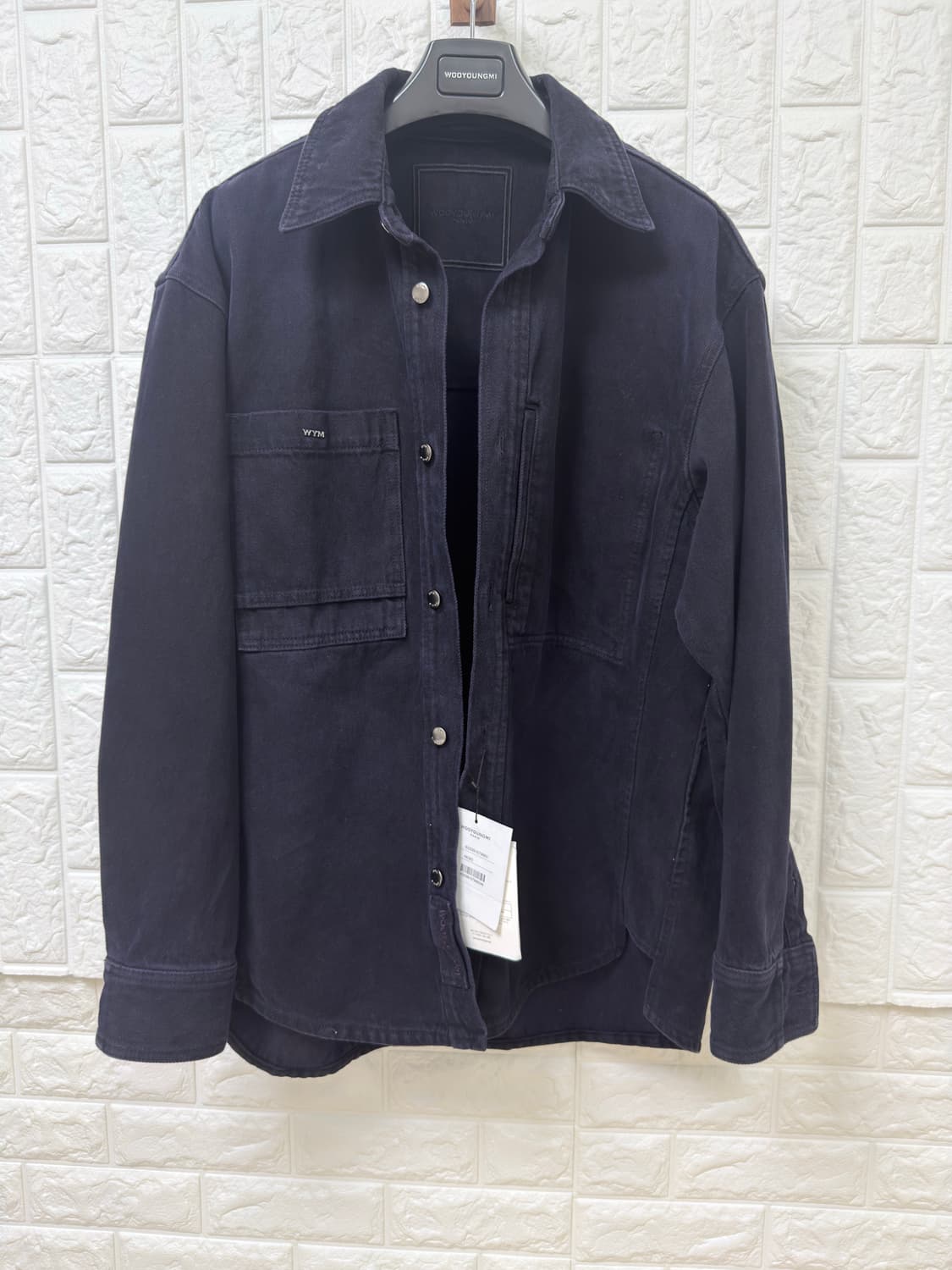 (25FW새상품)우영미 네이비 틴 워싱 데님 백로고 셔츠(46) 상품이미지1