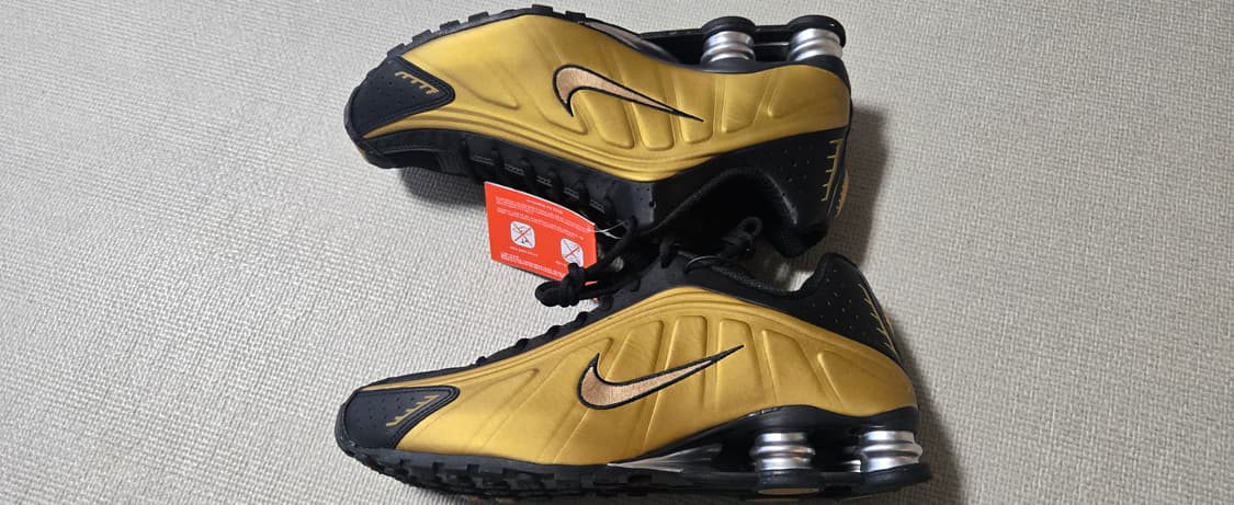 나이키 W 샥스 R4 골드 290사이즈 상품이미지3